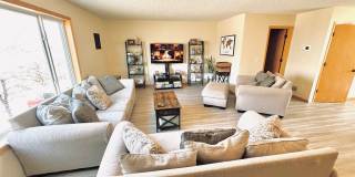 Updated 3bed 3bath End Unit Townhome w’Great Views Gallery 24