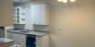 Room in 4 Bedroom Home at Presidents Dr Gallery 11