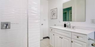 216 SW 6th St Gallery 18