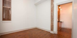 DH Holmes Gallery 25