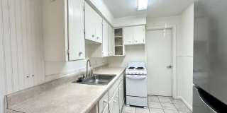 1/2 Block to the Beach & Main Beach Park! 1/2 Block to the Beach & Main Beach Park! Gallery 11