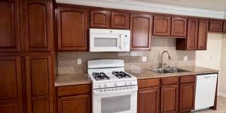3 bedroom 2 bath condo on Vanowen Gallery 5