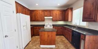 Spacious 4 Bed Home with Loft & 3-Car Garage Gallery 11
