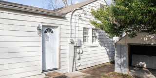 2 BR/2BA | Newly Renovated Single Family Home | Additional Storage| In North Knoxville! Gallery 6