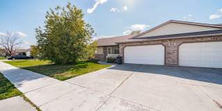 Single-Level 2 Bed / 2 Bath Ammon Home with Deck & Yard Gallery 1