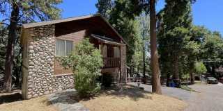 Spacious 2-Story 3-Bedroom Home in Crestline! Gallery 3