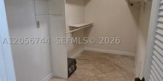 5825 Collins Ave Gallery 34