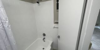 One Bedroom ** Newton Highlands Village ~ MBTA GL-D Gallery 5