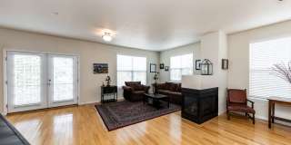 Downtown 3 Bedroom Townhome with 2 Car Garage Gallery 13