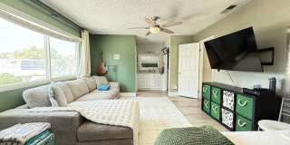Move in Ready 3bed/3bath, beautiful backyard Gallery 17
