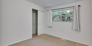 Stunning Sound & Olympic Mountain View Home in North Admiral Gallery 15