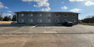 Remodeled Apartment 2 Bed / 1 Bath Gallery 1