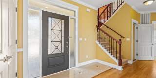 Luxury East Medford Home with 4 Bedrooms, 2 Bonus Rooms & Dual Living Areas Gallery 8