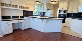 Beautiful Lakefront Home in the Vineyard! 55+ community Gallery 15