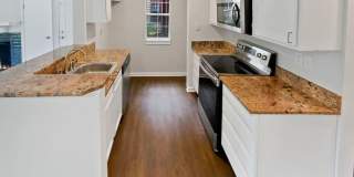 Room in 2 Bedroom Home at Cypress Pointe St Gallery 3