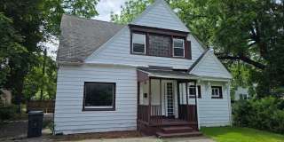 Large Single Family House Available Now 3 to 4 Beds 1.5 Bath over 2000 SQ FT Gallery 1