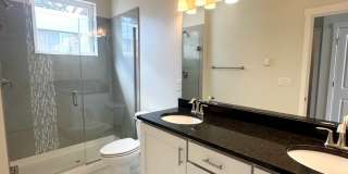 Modern 2-bed, 2-bath Townhome in Shoreline. Gallery 15