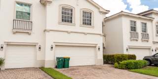 UNFURNISHED ANNUAL**MOTIVATED LANDLORD** FALLS OF PORTOFINO ** 4 BED / 2.5 BATH TOWN HOME - NORTH NAPLES Gallery 1