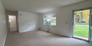 Charming 2 bedroom 1.5 bathroom home Gallery 7