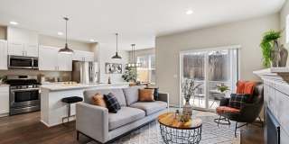 3 Bedroom Pet Friendly Townhome Gallery 1