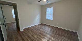 652 Monagan St ~ Murchison Gallery 16