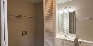 2 Bedroom Home Near University! Gallery 13