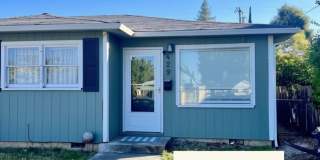 Charming 2 Bedroom Cottage Style Duplex in Medford Gallery 1