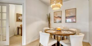 Top-Floor Serenity: Bright & Modern Fully Furnished Boulder Retreat Gallery 11