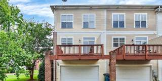 Beautiful End-Unit Townhome on a Prime Location! Gallery 3