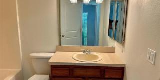Charming 3BR Condo in Riverview Gallery 5