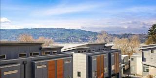 Stunning Home with Panoramic Lake Sammamish Views Gallery 1