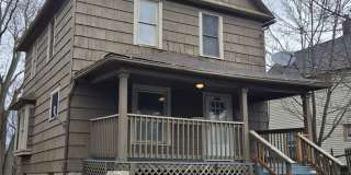 Charming 4-Bedroom Property in Prime Location Gallery 3