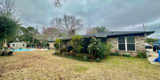Nice 3 Bedroom (+Bonus Room) Home For Rent - Includes Weekly Pool & Monthly Cleaning Services! Gallery 55