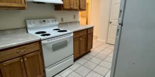 Prime location 2 Bedroom 1 Bath with Den Downtown Gallery 7