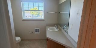Charming 2-Story Townhome with Vaulted Ceilings Gallery 26