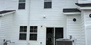 Desirable 3/2.5 Townhome Available Now! Gallery 27