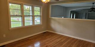 Beautiful renovated 3 bed, 1.5 bath unfurnished home located in Hampstead Gallery 11