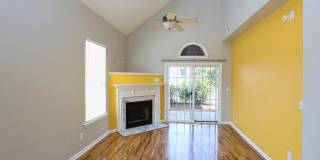 3 Bedroom, 2 Bath End Unit with Fresh Carpet and Paint in Auburn Square! Gallery 4