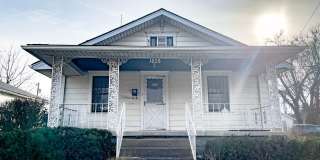 2 Bedroom Home, Fenced in Backyard + Garage! Available Now! Gallery 14