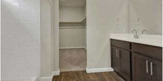 Room in 5 Bedroom Home at Bethpage Dr Gallery 3