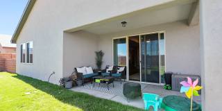Beautiful 4 bedroom home with Solar Panels Gallery 37
