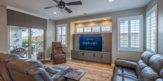 Beautiful 5 Bedroom Home- One Level and Private Pool Gallery 12