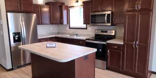 Modern 3 Bedroom Home with Garage & Fenced Yard for Rent! Gallery 1