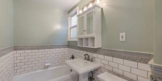 Stunning, Pet Friendly Edwardian 2BR Remodel in Prime location Gallery 28