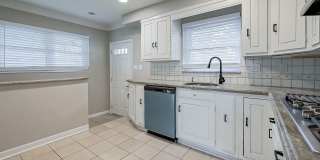 $2300 3 bed 2 bath bungalow Gallery 11