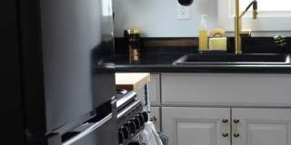 Charming studio ADU with private yard in White Center Gallery 5