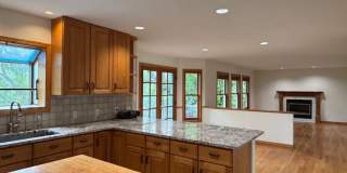 Spacious 4 BR/4 BA Single-Family Home in a Beautiful Wayzata/Minnetonka Neighborhood! Gallery 1