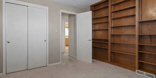 SUMMER SPECIAL! Beautiful 3 bedroom house on Bloomington's Eastside - Available Now! Gallery 11