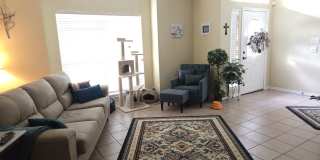 Spacious 3/2 townhome in great location Gallery 9
