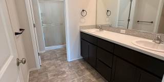 Newer single level 3 bed 2 bath home in NE Salem Gallery 13